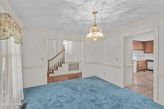 unfurnished room with carpet flooring, a chandelier, and ornamental molding