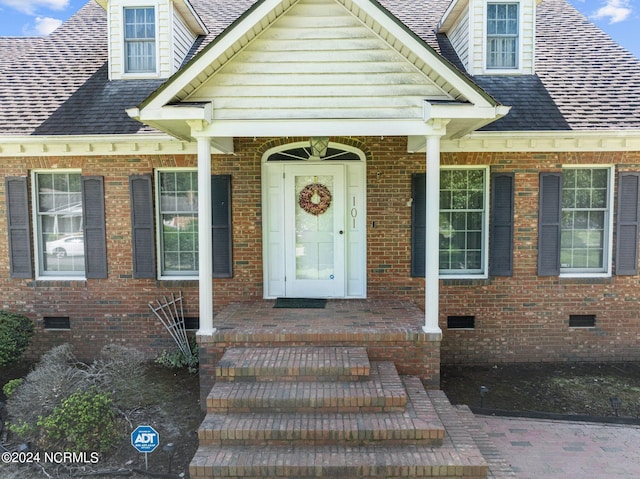 property entrance featuring a porch