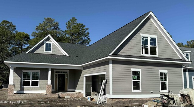 view of front of property with a front yard