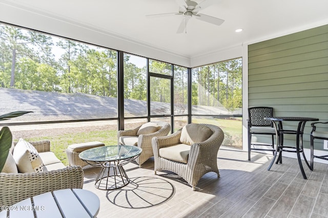 sunroom with ceiling fan