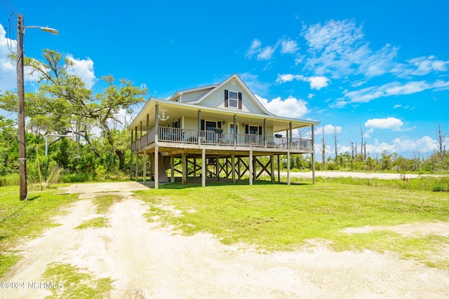 view of front facade featuring a front lawn and covered porch