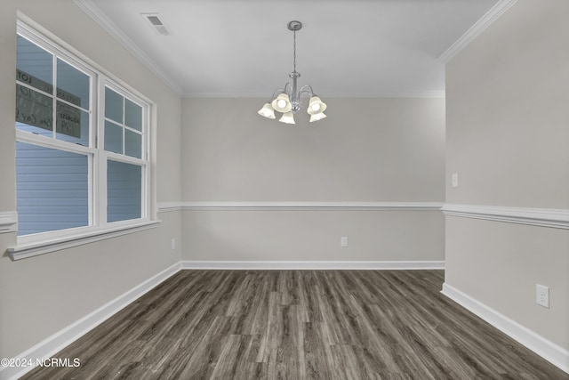 189 Vista Cay Dr, Hubert, NC 28539 - spare room with crown molding, an inviting chandelier, visible vents, wood finished floors, and baseboards
