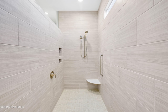 bathroom featuring a tile shower