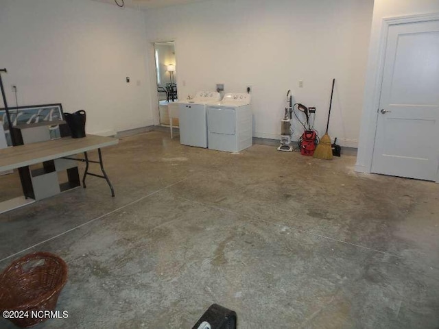 garage with washer and clothes dryer