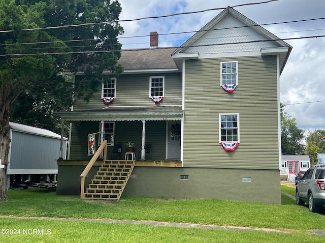 back of house featuring a lawn