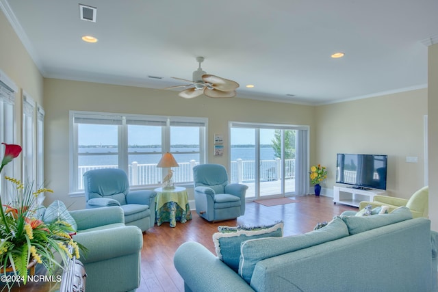 living room featuring ceiling fan, crown molding, and light wood-type flooring