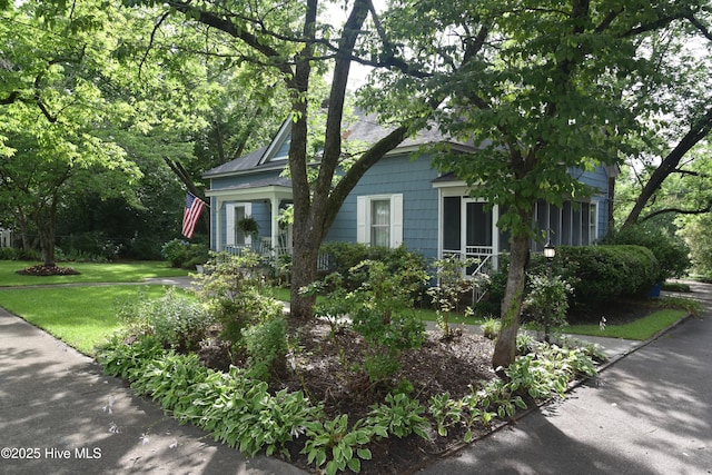 104 Rockingham St, Carthage, NC 28327 - view of front facade featuring a front lawn