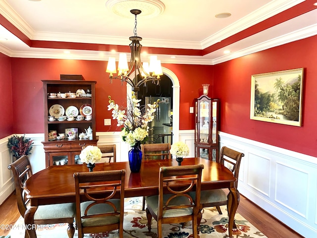 dining room featuring an inviting chandelier, crown molding, and hardwood / wood-style floors