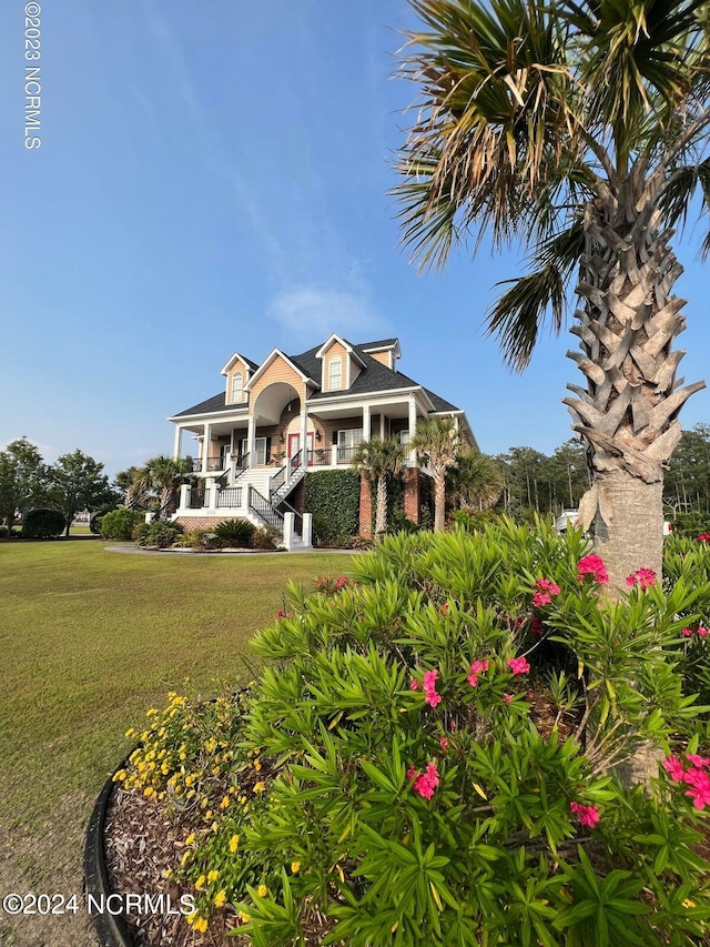 view of front of house with a front lawn