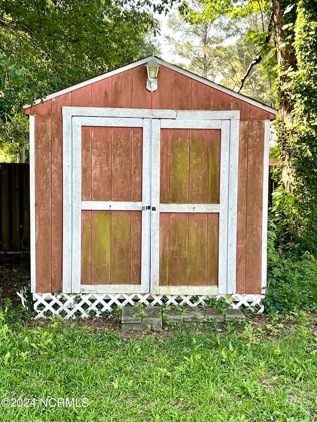 view of outbuilding