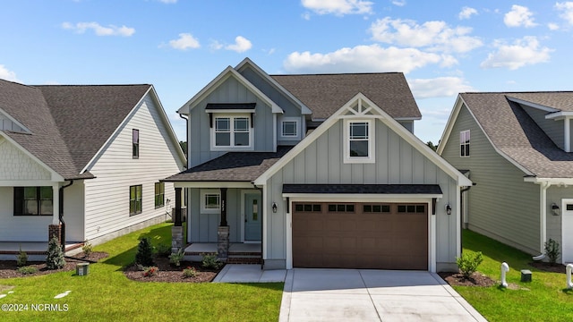 view of front of house featuring a front lawn