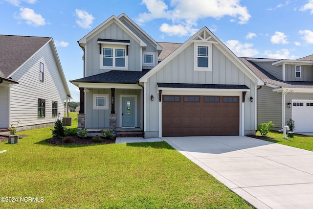 craftsman house featuring a garage and a front lawn