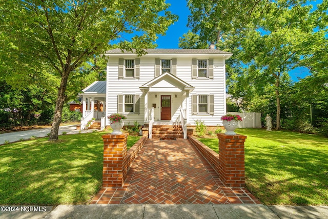 colonial home featuring a front yard