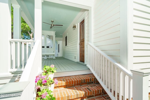 property entrance featuring ceiling fan