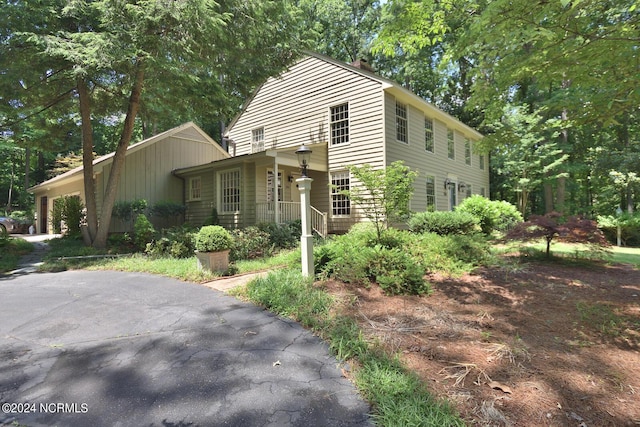 view of front of property