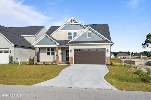 craftsman house featuring a front yard