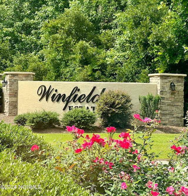 view of community / neighborhood sign