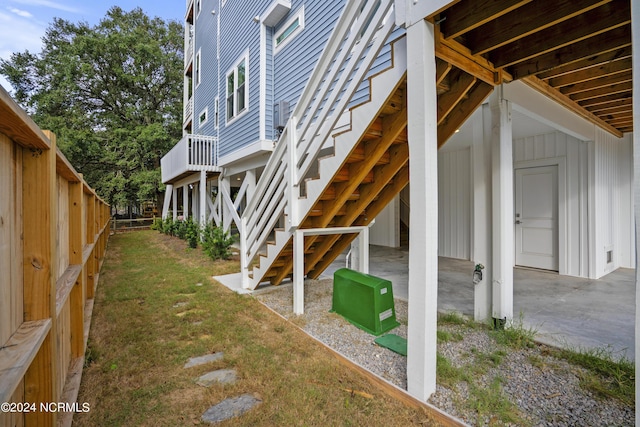 view of yard with a patio area