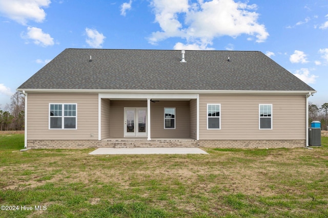 back of house featuring a patio, ceiling fan, and a lawn