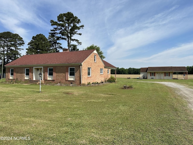 view of front facade featuring a front yard