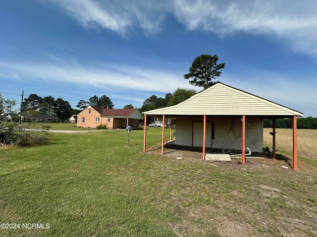 view of yard featuring a carport