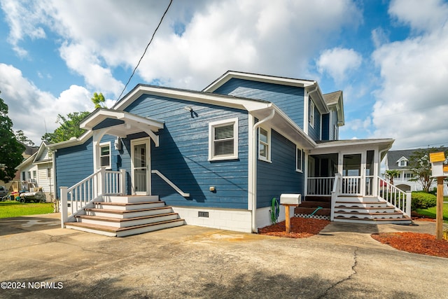 bungalow-style house featuring covered porch