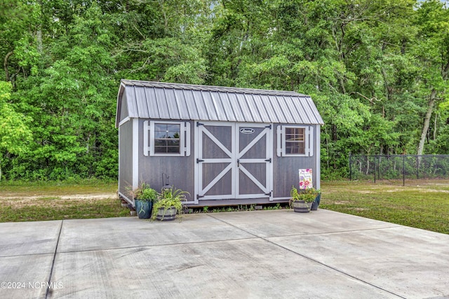 view of outdoor structure featuring a yard