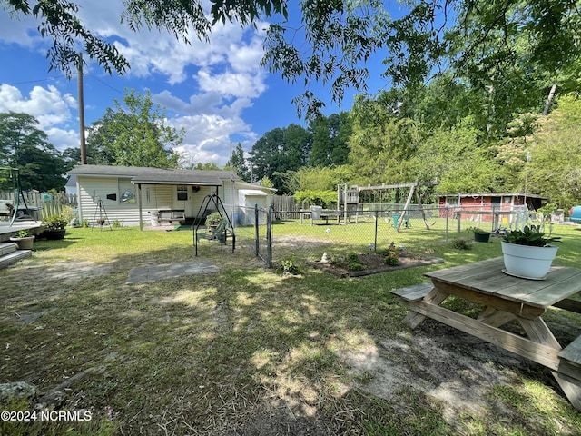 view of yard featuring fence