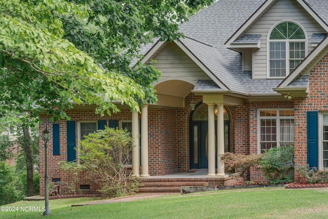 view of front of house with a front yard