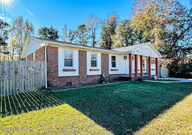 view of front of house with a front lawn