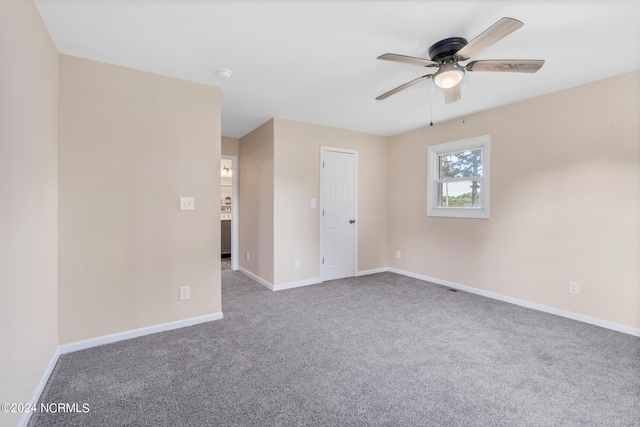 unfurnished room with carpet flooring and ceiling fan