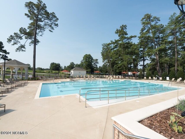 view of swimming pool featuring a patio