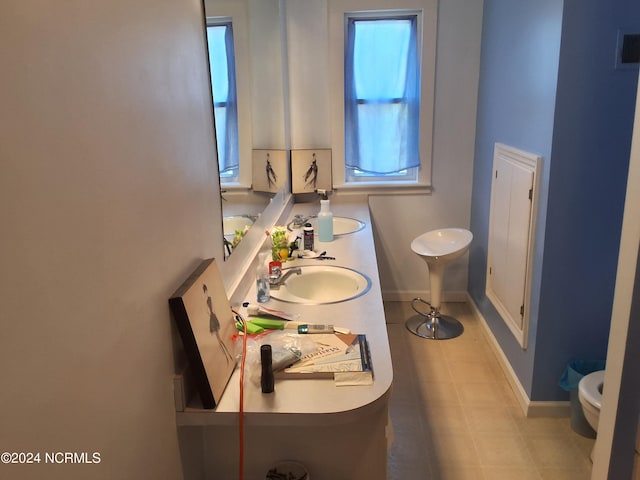 bathroom featuring toilet and sink