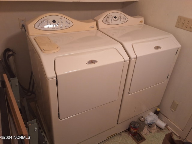 washroom featuring washing machine and clothes dryer