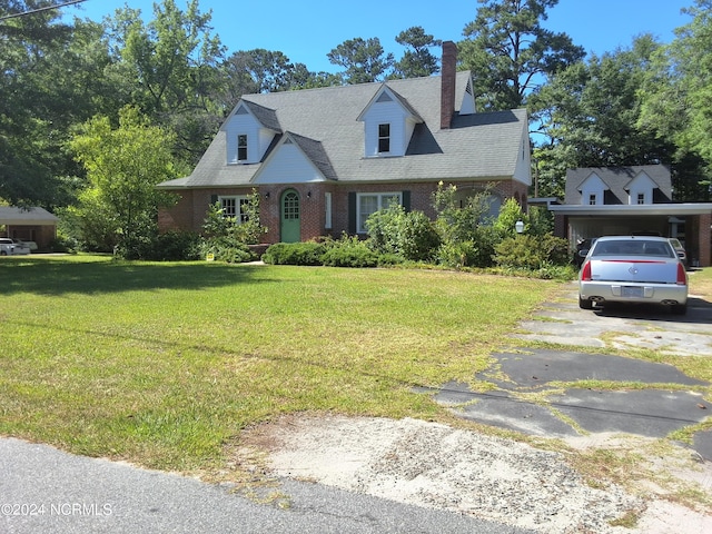 cape cod-style house featuring a front yard