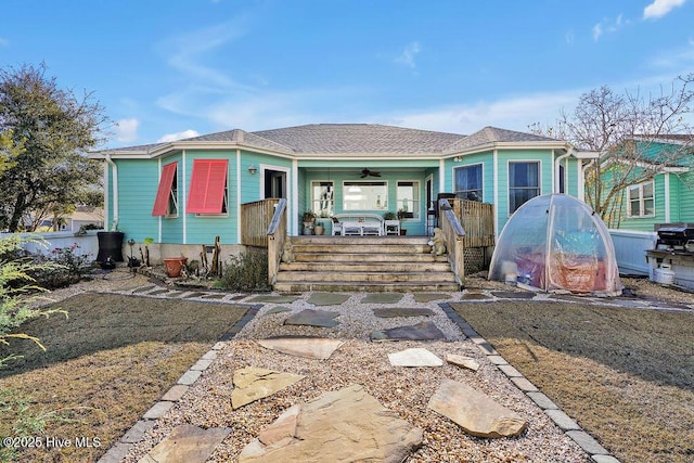 view of front of house featuring a porch and a ceiling fan