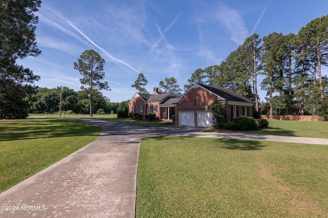 view of front of property featuring a front lawn and a garage