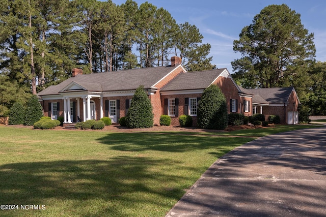 view of front of home with a front lawn