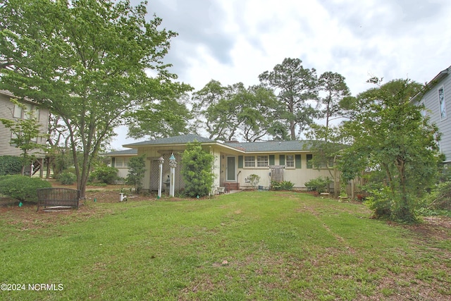 ranch-style home with a front yard