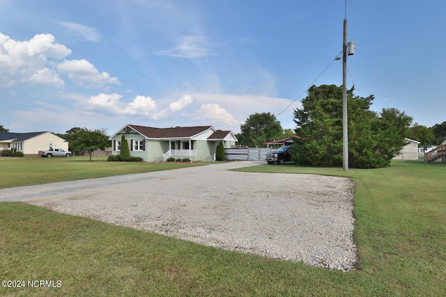 view of front of house featuring a front yard