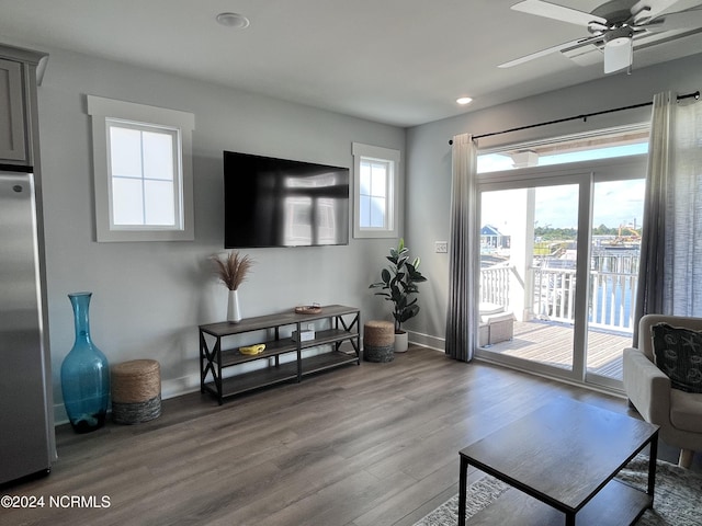 200 Olde Towne Yacht Club Dr Unit 34, Beaufort, NC 28516 - living area with wood finished floors, plenty of natural light, baseboards, a ceiling fan, and recessed lighting