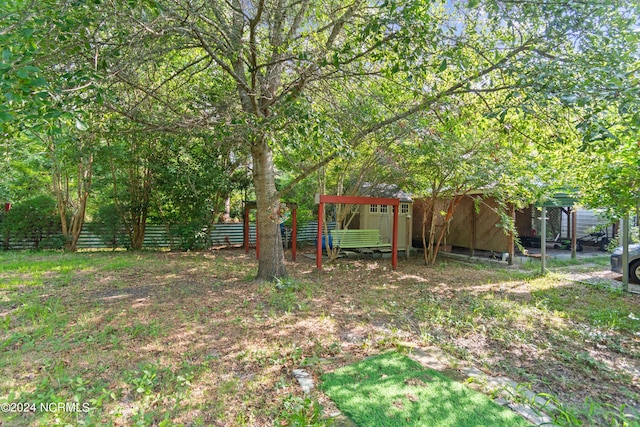 view of yard with a storage unit