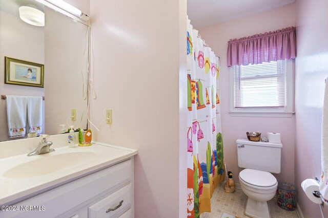 bathroom with vanity, a shower with shower curtain, and toilet