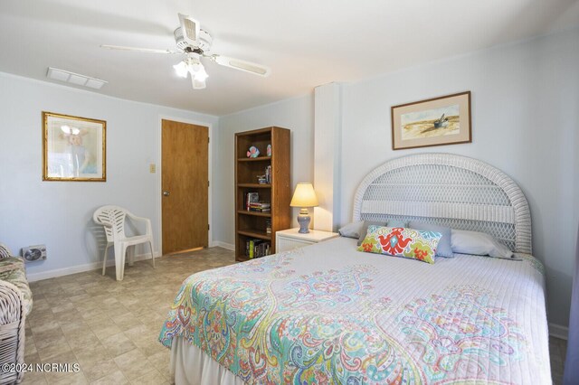 bedroom featuring ceiling fan