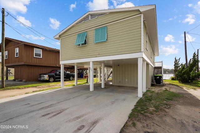 view of front of property featuring a carport