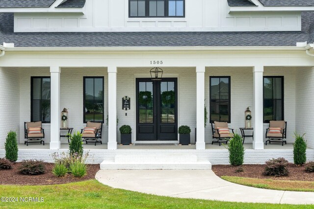 entrance to property featuring a porch