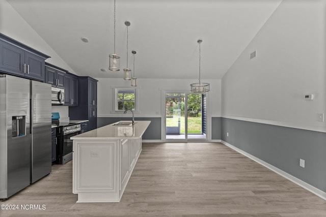 kitchen featuring sink, a kitchen island with sink, hanging light fixtures, stainless steel appliances, and vaulted ceiling