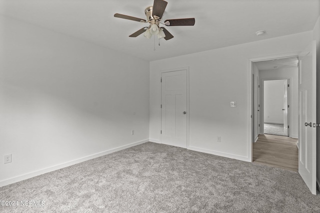 carpeted spare room featuring ceiling fan