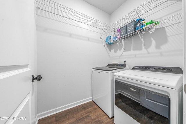 laundry room featuring dark wood-type flooring and independent washer and dryer