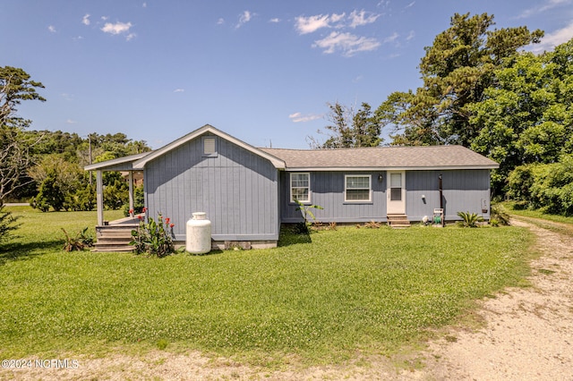 back of house featuring a yard